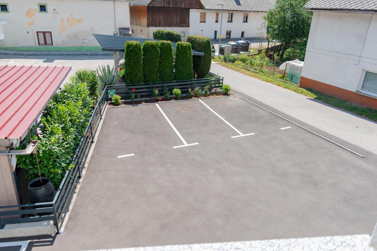 Prima Countryside Apartments Zirovnica Esterno foto